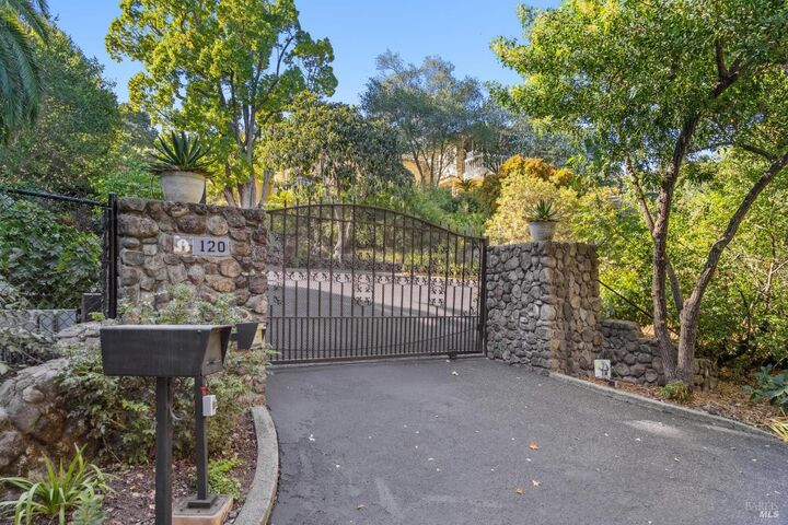 Property Photo: 120 Fairway Drive CA 94901
