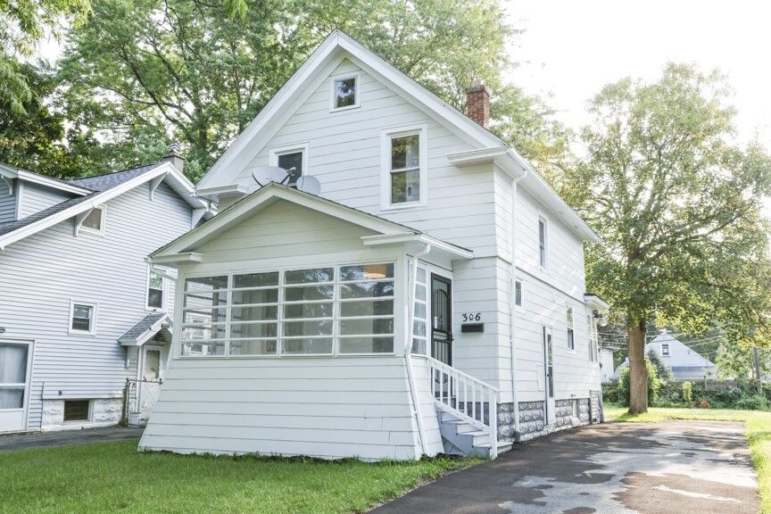 Property Photo:  306 Curlew Street  NY 14613 