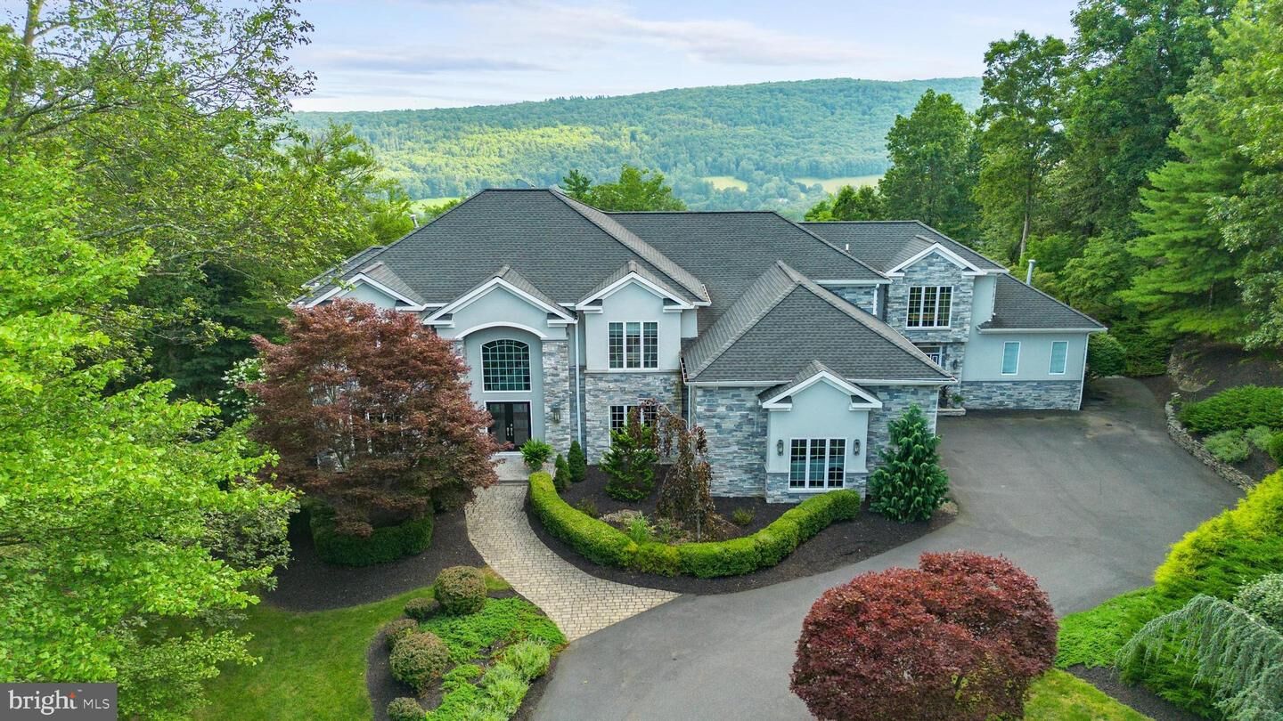 Property Photo: 945 Lantern Hill Road PA 18708