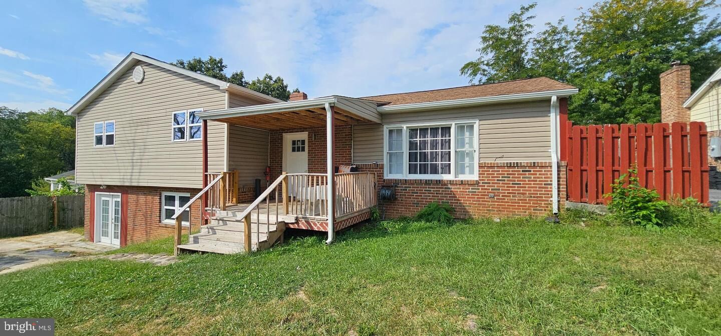 Property Photo: 122 Cherry Hill Circle VA 22602