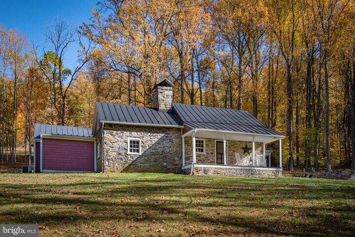 Property Photo:  36697 Heskett Lane  VA 20132