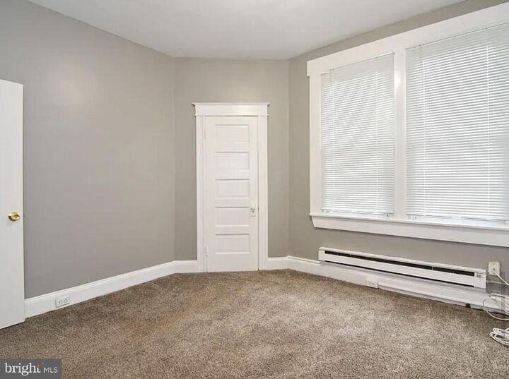 Property Photo:  5 S Wickham Road 2  MD 21229 