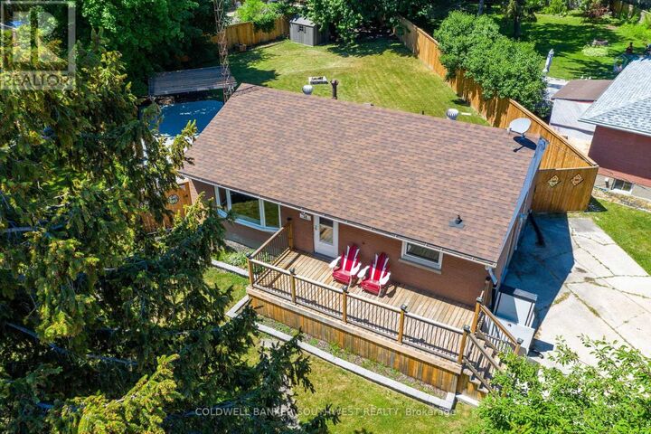 Property Photo: 18 Tweedsmuir Avenue ON N7S 2R8