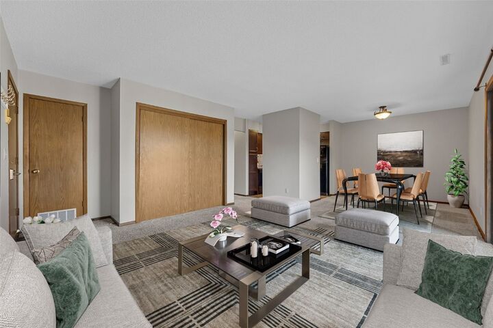 Property Photo:  1015 Woodland Heights Court SE 12  IA 52403 