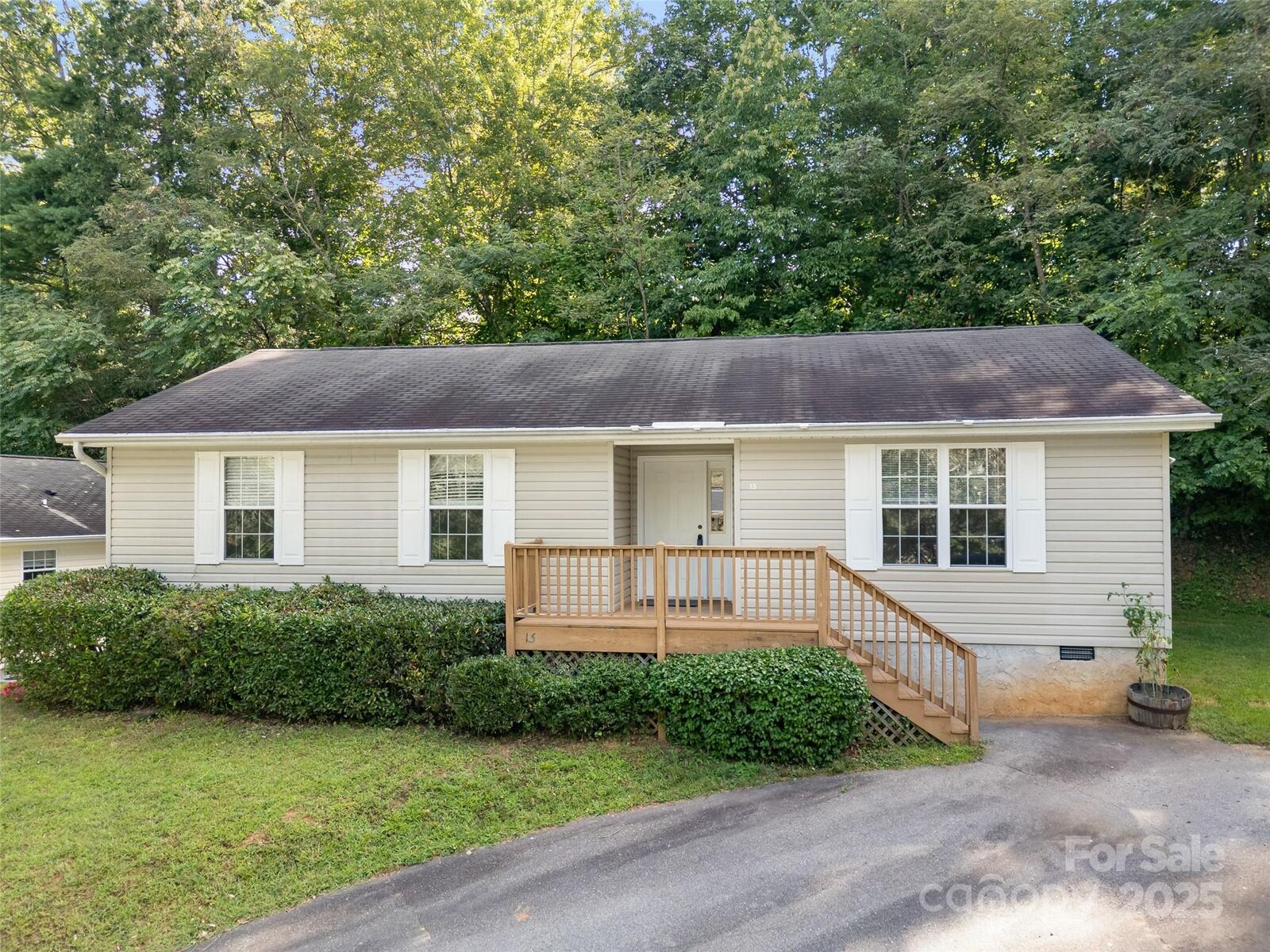 Property Photo:  13 Dawson Place  NC 28803 