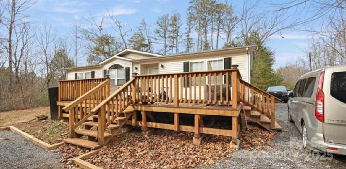 Property Photo: 116 Kings Glen Road NC 28762