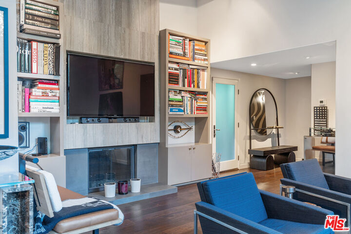 Property Photo:  8581 Appian Way  CA 90046 