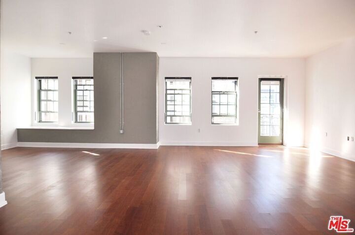 Property Photo:  416 S Spring St  CA 90013 
