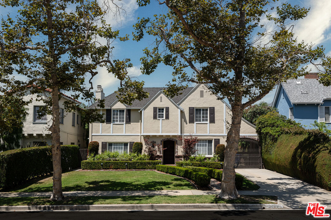 Property Photo: 543 N June St CA 90004