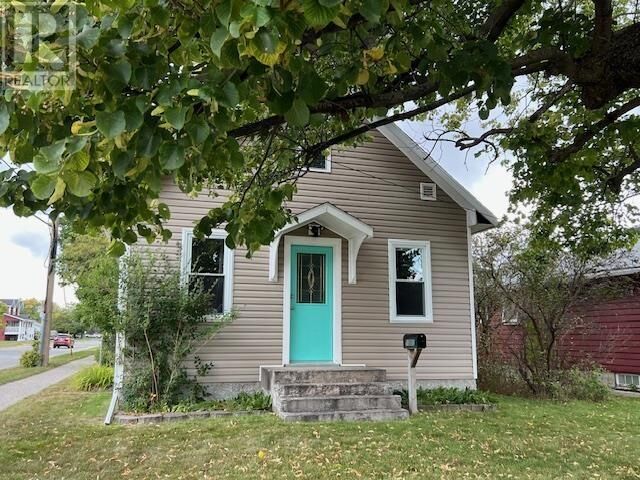 Property Photo: 1001 Victoria Ave N ON P9A 2E8