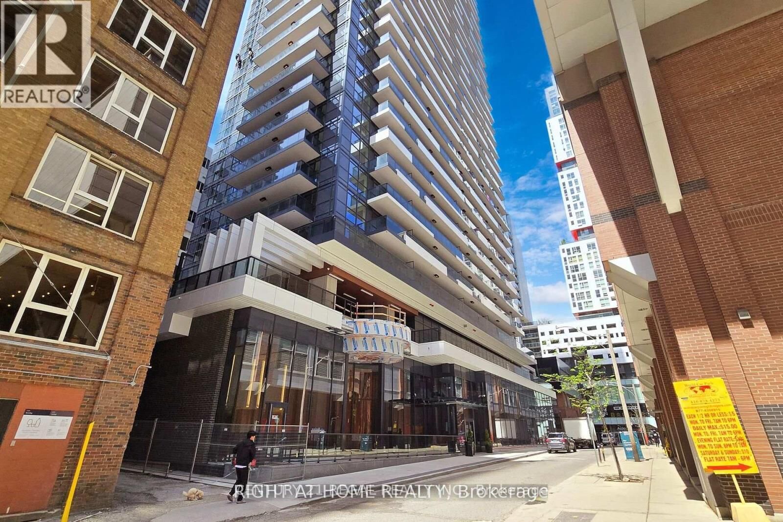 Property Photo:  38 Widmer Street 811  ON M5V 0P7 