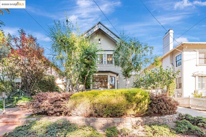 Property Photo: 2905 Piedmont Ave CA 94705