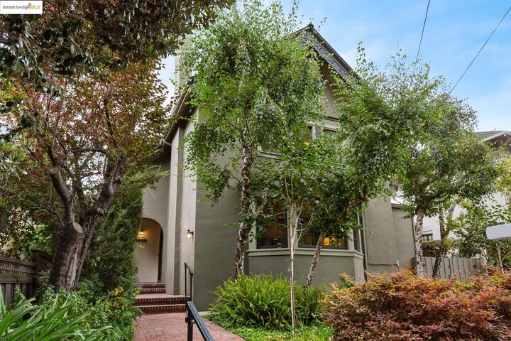 Property Photo:  2905 Piedmont Ave  CA 94705 
