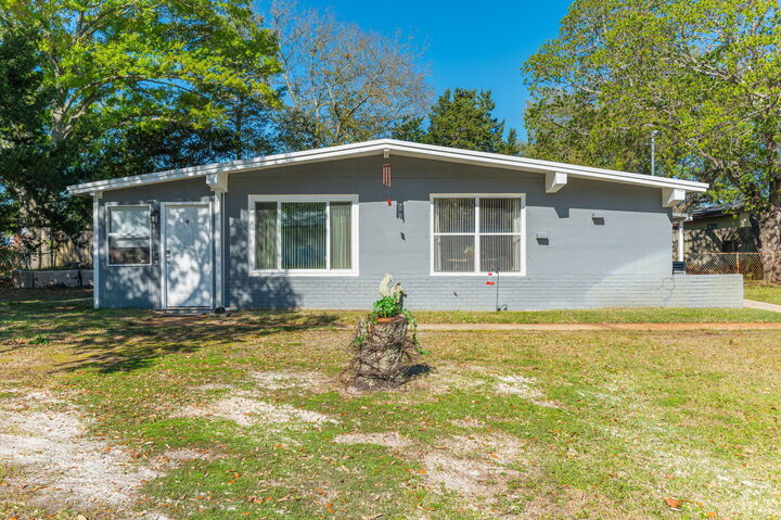 611 Shrewsbury Road  Mary Esther FL 32569 photo
