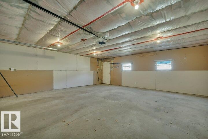 Property Photo: 904 Knottwood NW AB T6K 3C3