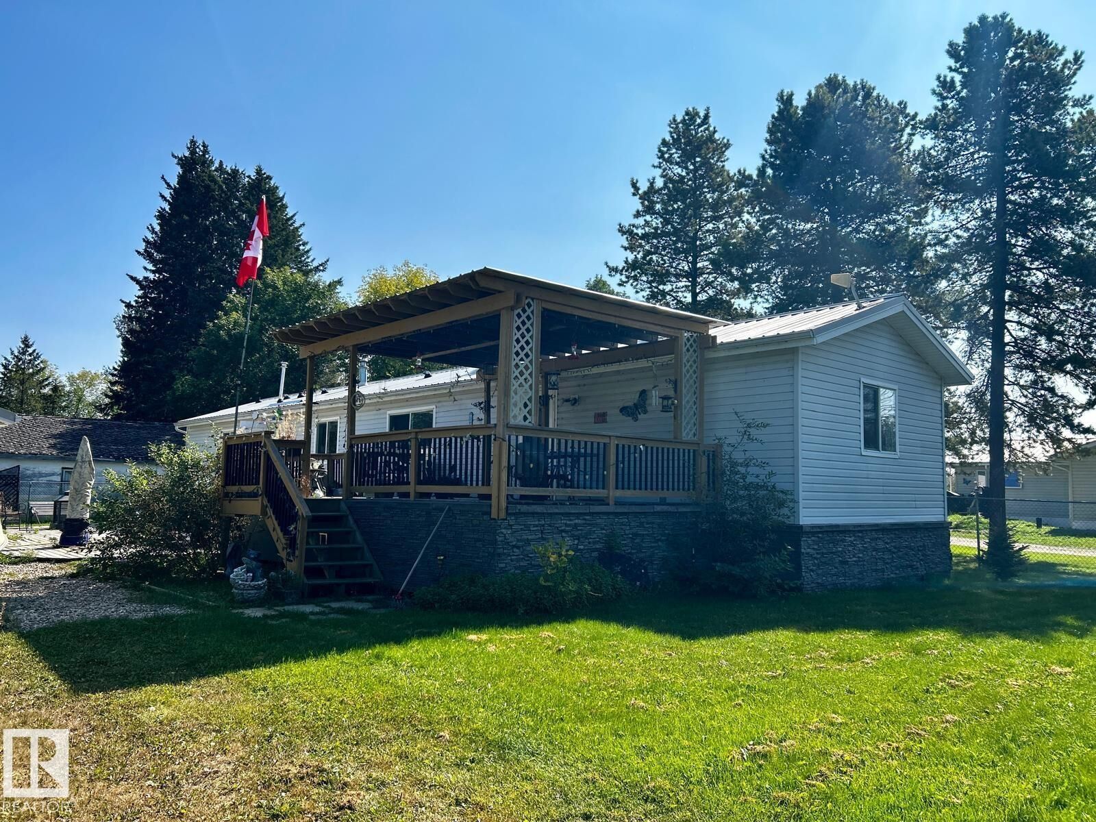 Photo de la propriété: 109 4 Street E AB T0C 0T0