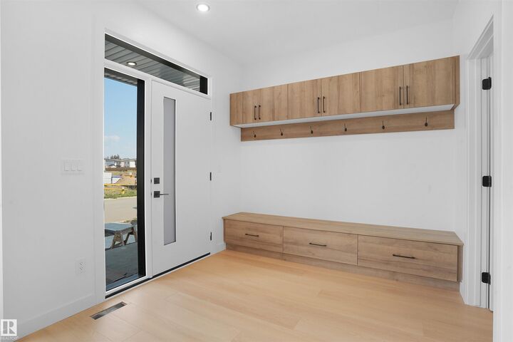 Property Photo:  82 Blackbird Bend  AB T8L 1X5 