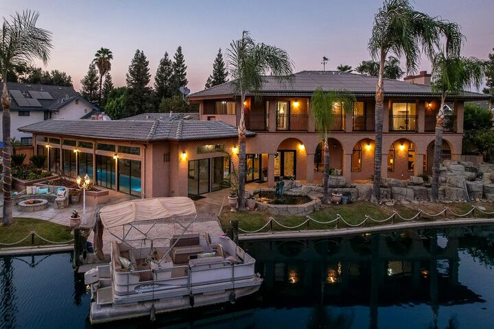 Property Photo: 1617 N Aspen Court CA 93291