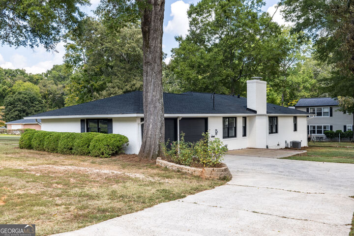 Property Photo:  169 Cherokee Circle  GA 30125 