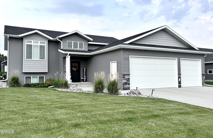 5214 Gold Drive  Bismarck ND 58503 photo