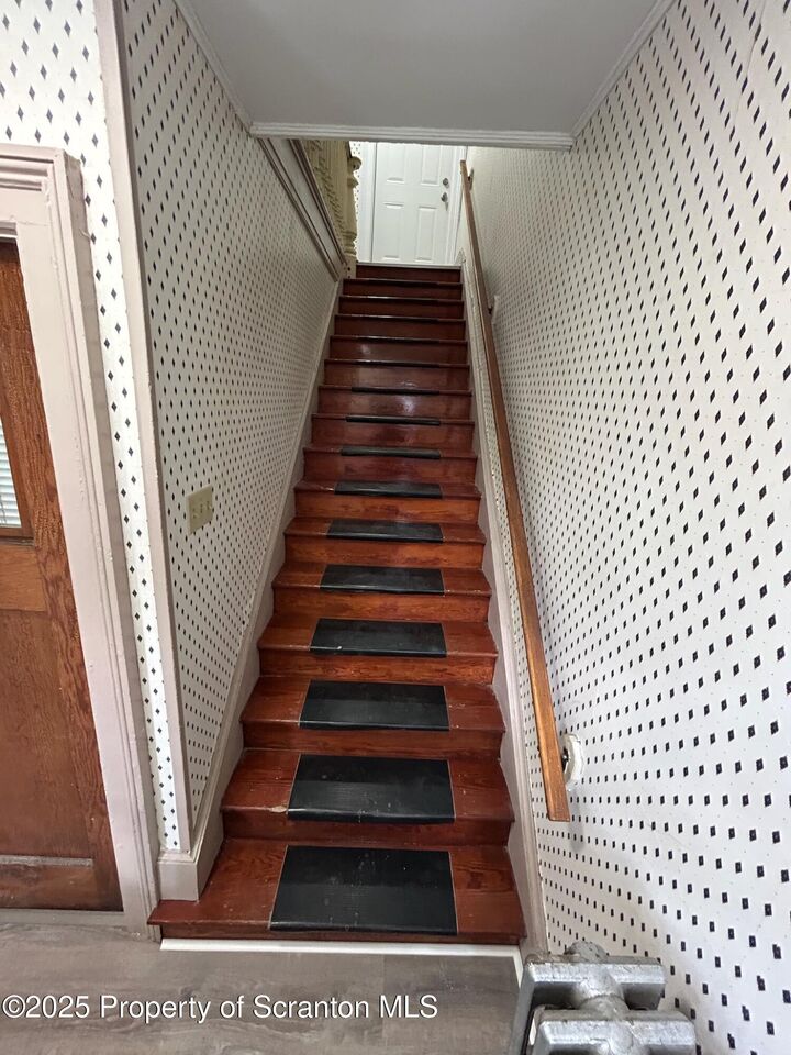 Property Photo:  527 Willow Street 2A  PA 18505 