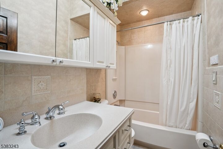 Property Photo: 1453 Tooz Pl NJ 07080