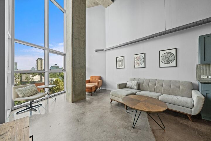 Property Photo: 2000 Bagby Street 5432 TX 77002