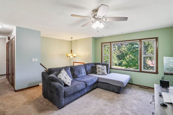 Property Photo:  3005 Parkview Ave  IA 52240 