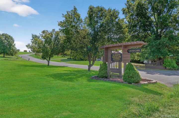 Property Photo:  10 Southgate  NY 10924 