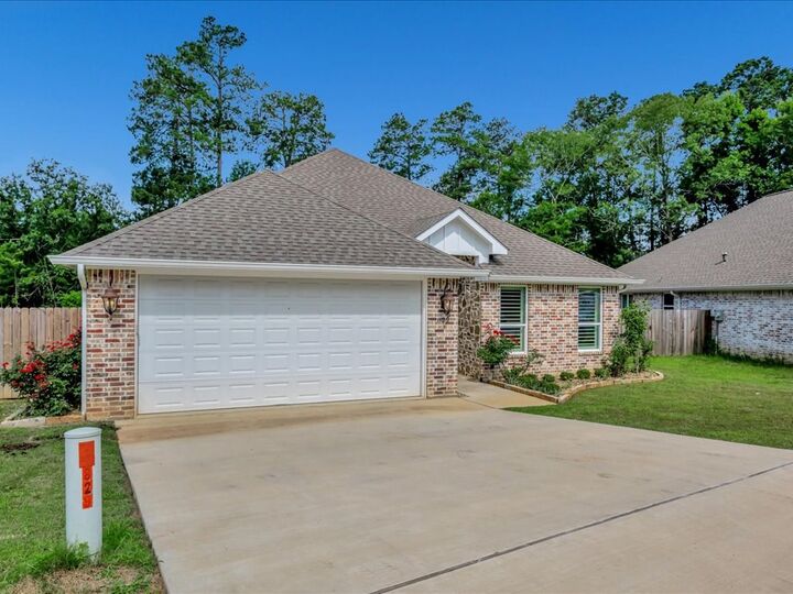 Property Photo:  829 Village Gate Circle  TX 75961 
