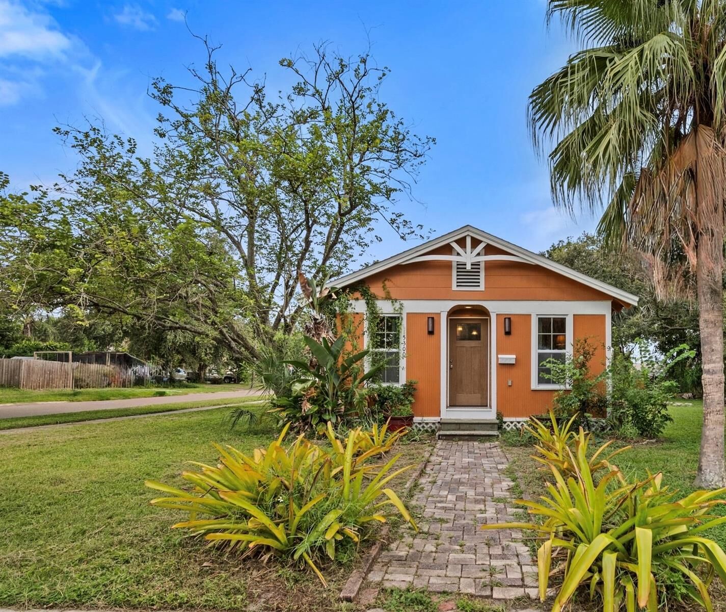 Property Photo: 5300 7th Avenue N FL 33710