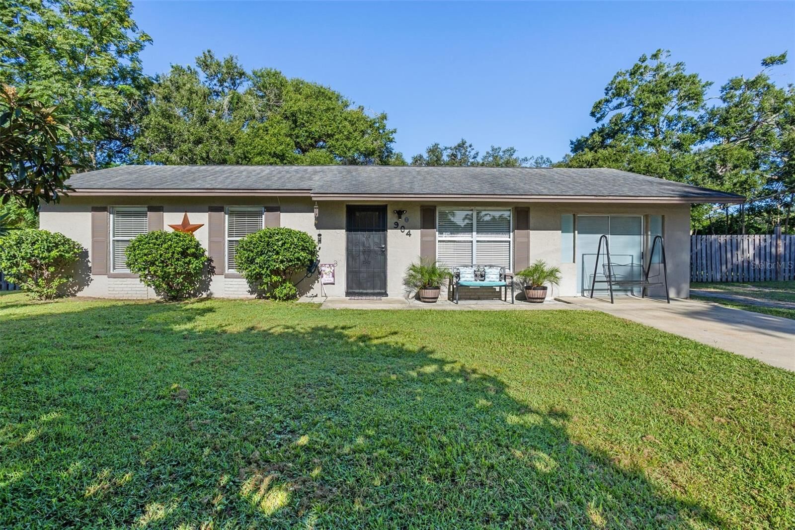Property Photo: 904 April Hills Boulevard FL 32159