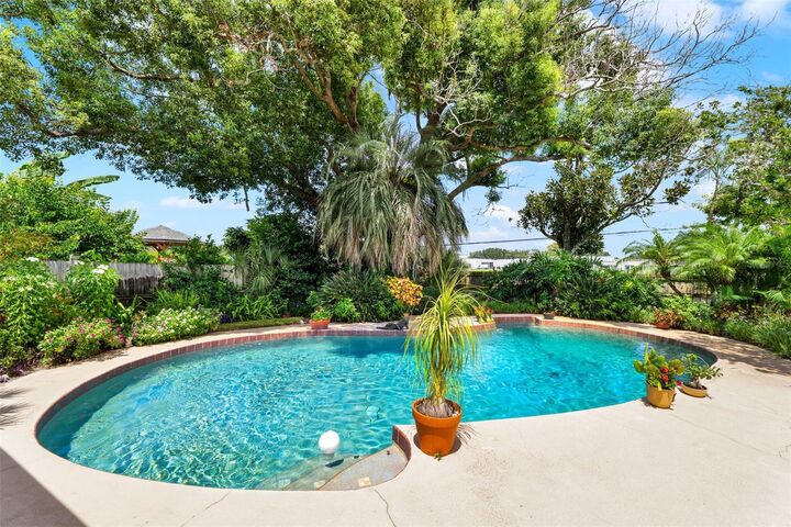 Property Photo: 1009 Woodall Drive FL 32714