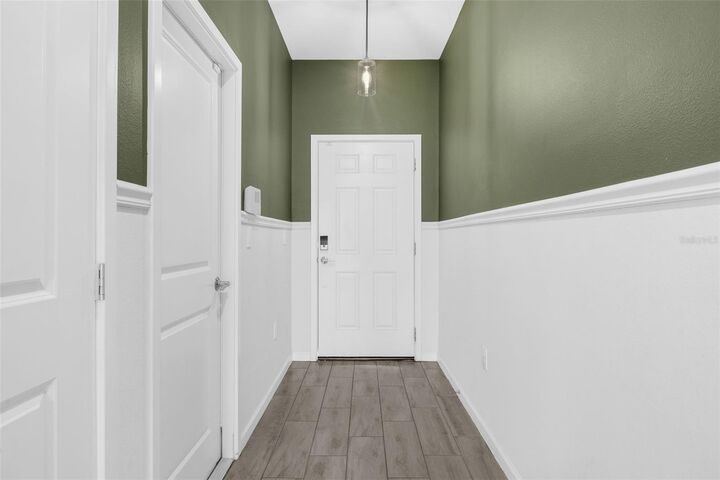 Property Photo: 9389 Tecumseh Drive FL 32825