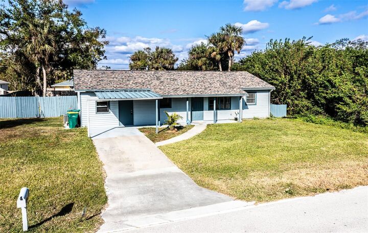 Property Photo:  20310 Lorenzo Avenue  FL 33952 