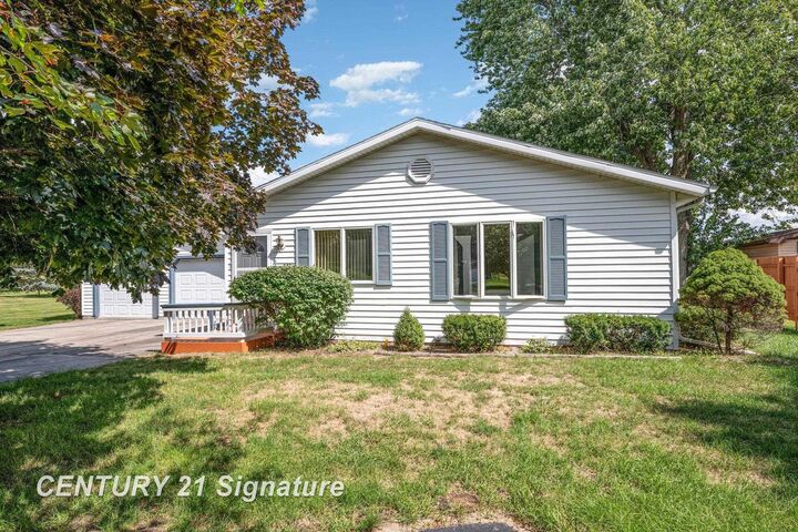 Property Photo:  2705 Weigl Road  MI 48609 