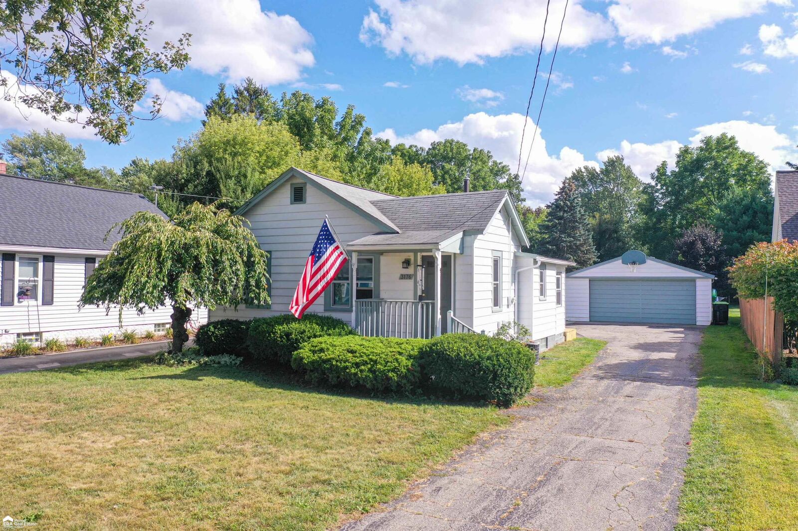 Property Photo:  3176 Margaret Street  MI 48326 