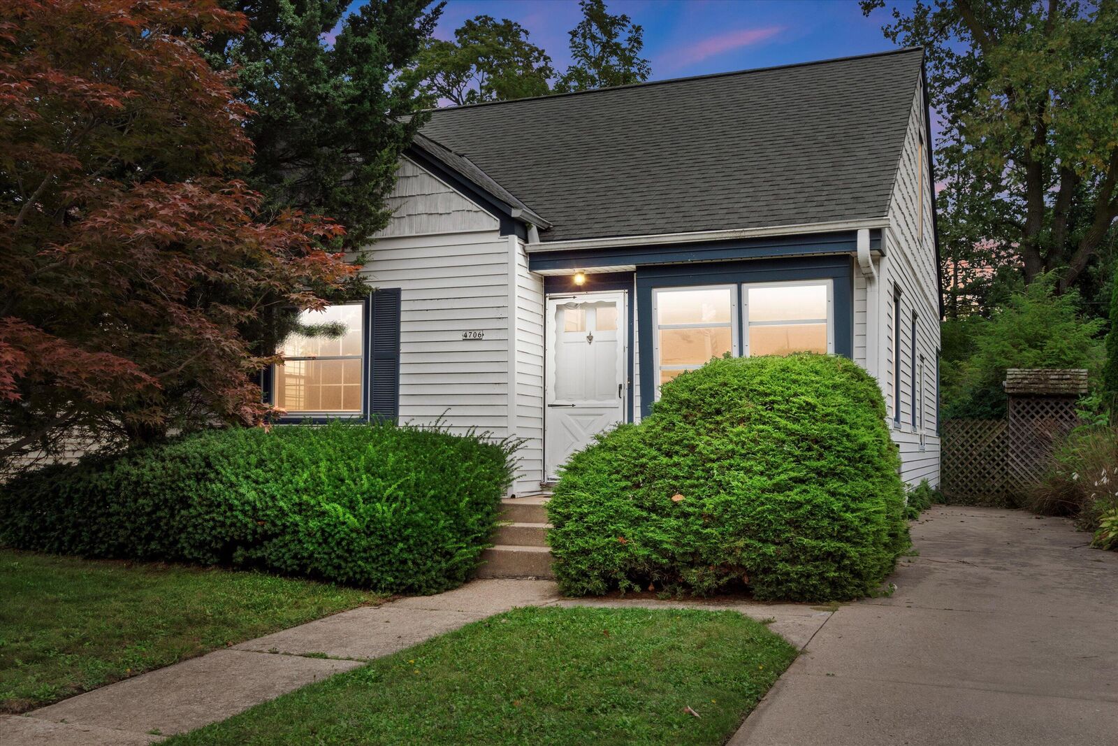 Property Photo:  4706 N Hollywood Ave  WI 53211 