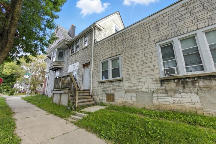 Property Photo:  1578 S 31st St 1580  WI 53215 