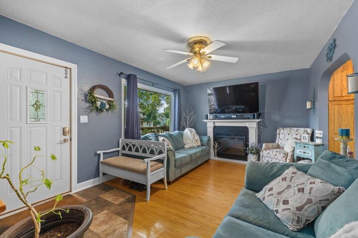Property Photo:  915 11th St NW  ND 58703 