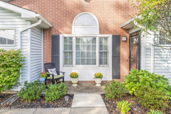 Property Photo: 26 Edgeware Close 1000 NJ 07728