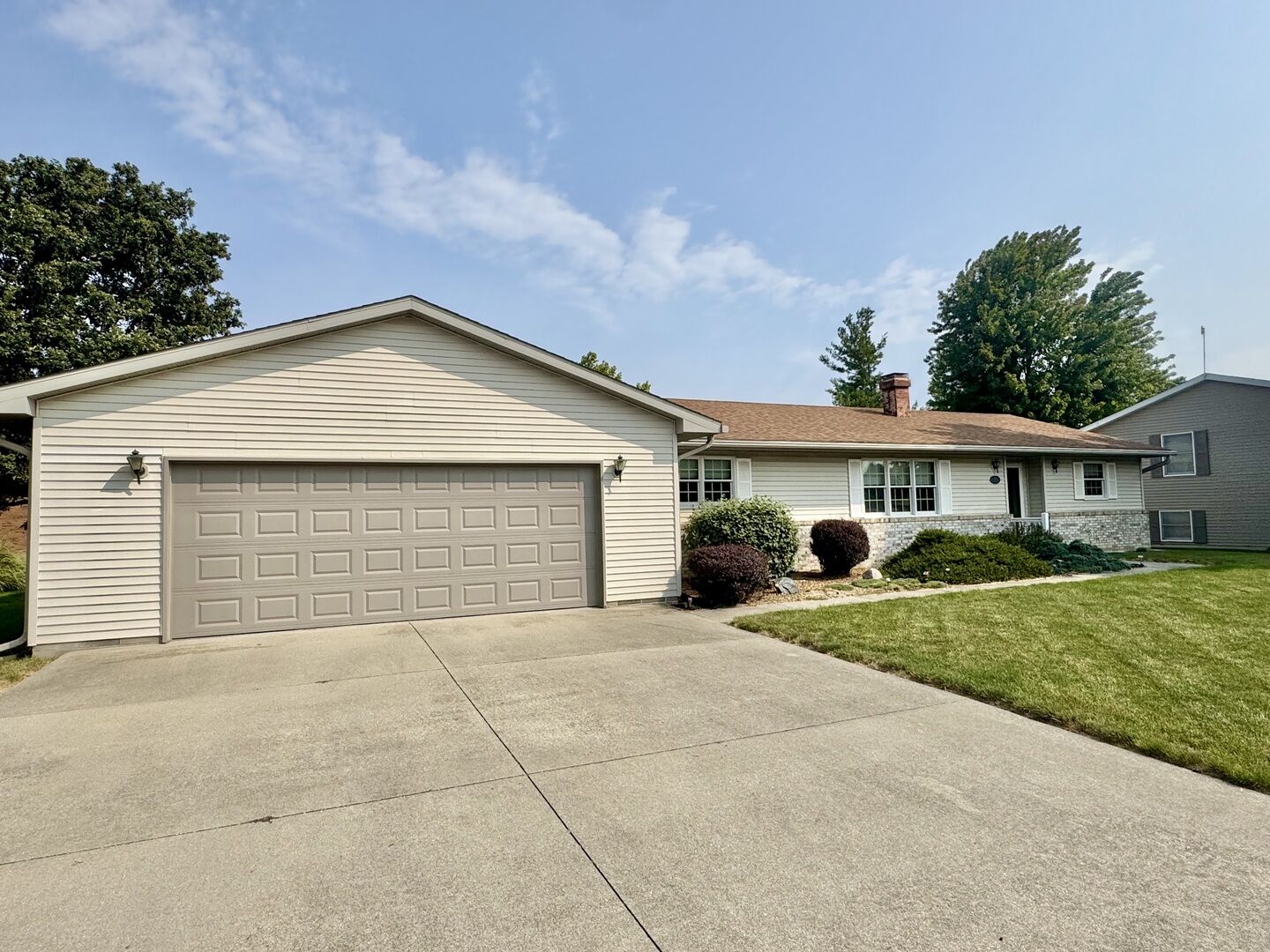 Property Photo:  31 Colonial Drive  IL 61727 