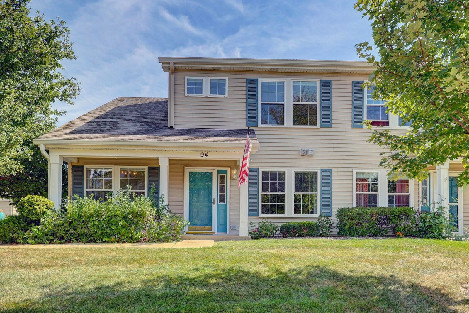 Property Photo: 94 Waterbury Circle IL 60543