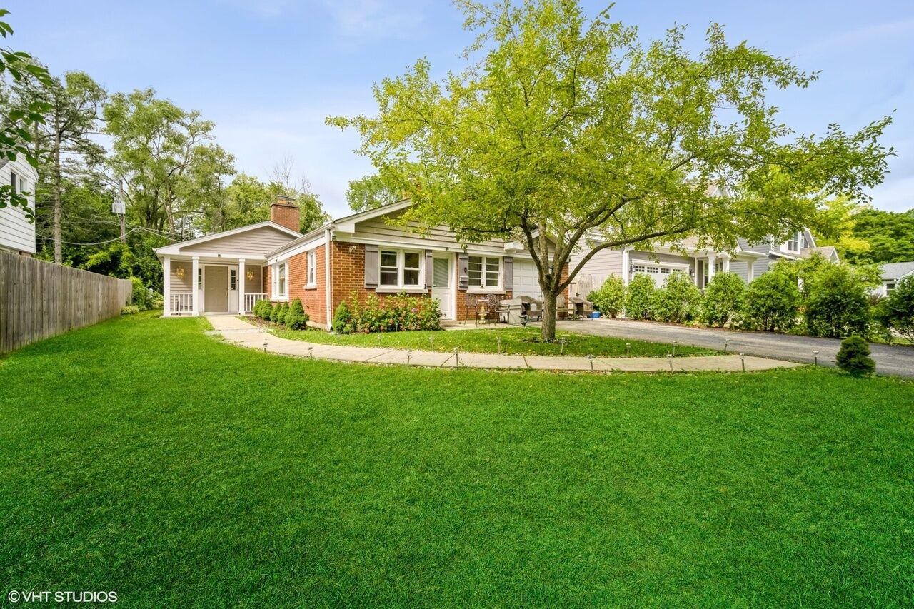Property Photo: 1460 Ferndale Avenue IL 60035