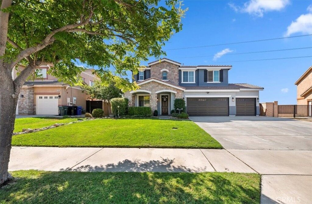 Property Photo: 15239 Wren Street CA 92336
