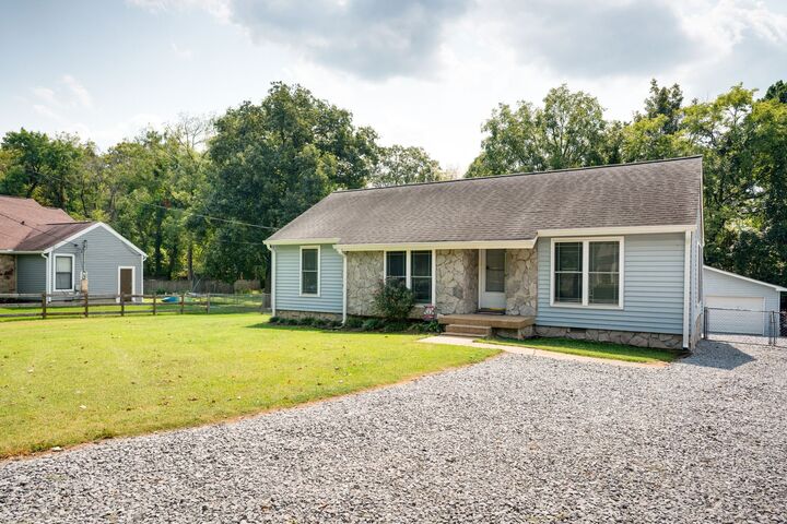 Property Photo:  340 Sunrise Cir  TN 37122 
