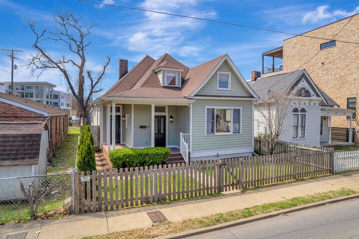 Property Photo:  1077 2nd Ave S  TN 37210 