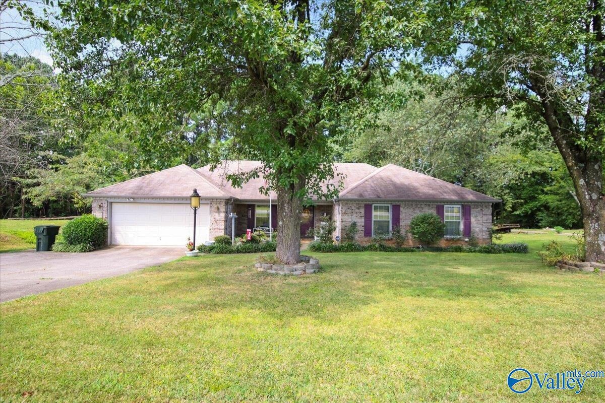 Property Photo:  6578 Wall Triana Hwy  AL 35757 