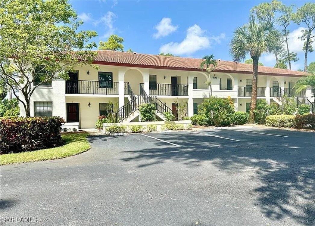 Property Photo: 905 Augusta Boulevard FL 34113