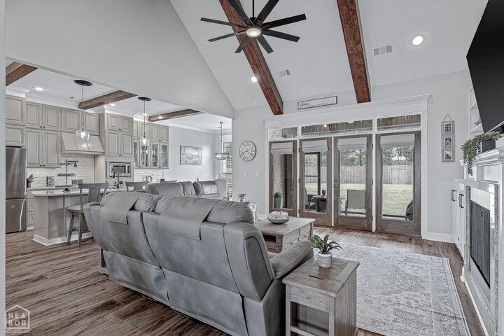 Property Photo: 2202 Chesapeake Cv AR 72404